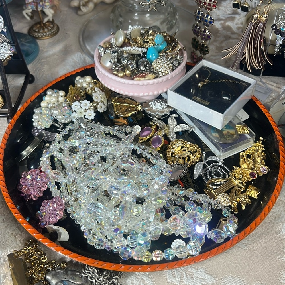 Live Show Listing